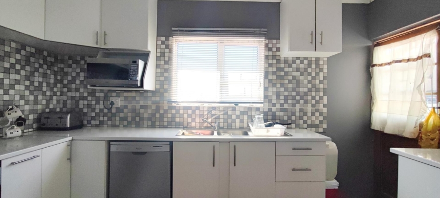 5 Bedroom Property for Sale in Franskraal Western Cape